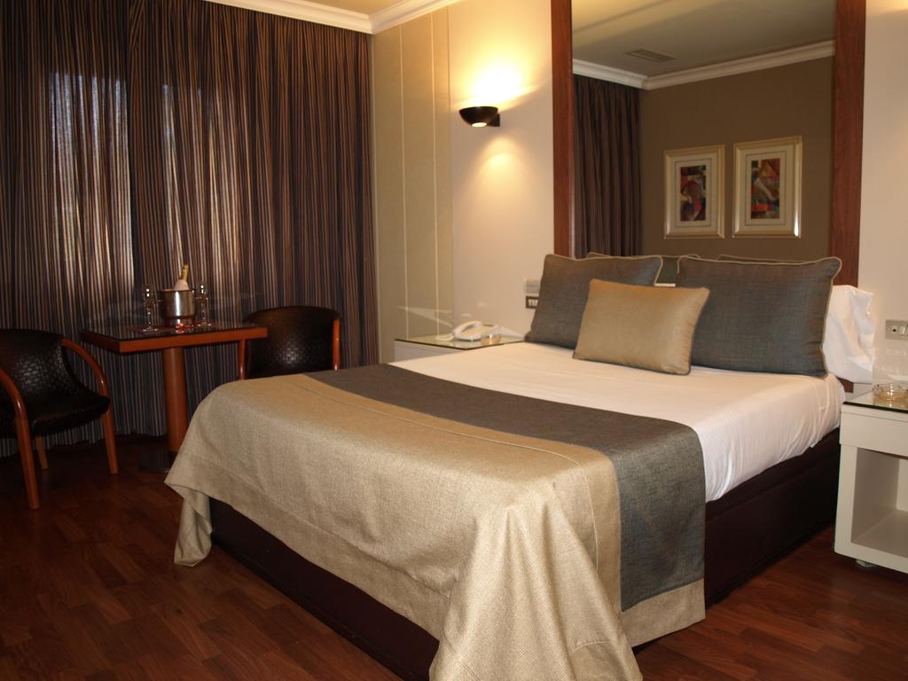 Motel Aeropuerto Vigo Ruang foto