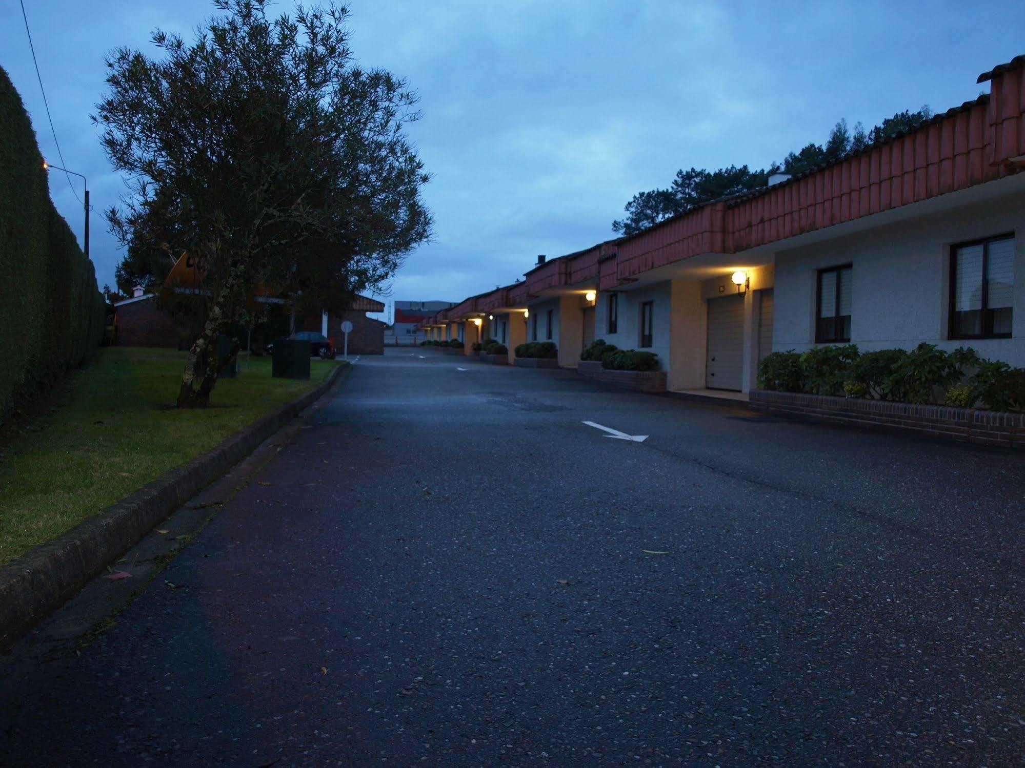 Motel Aeropuerto Vigo Bagian luar foto