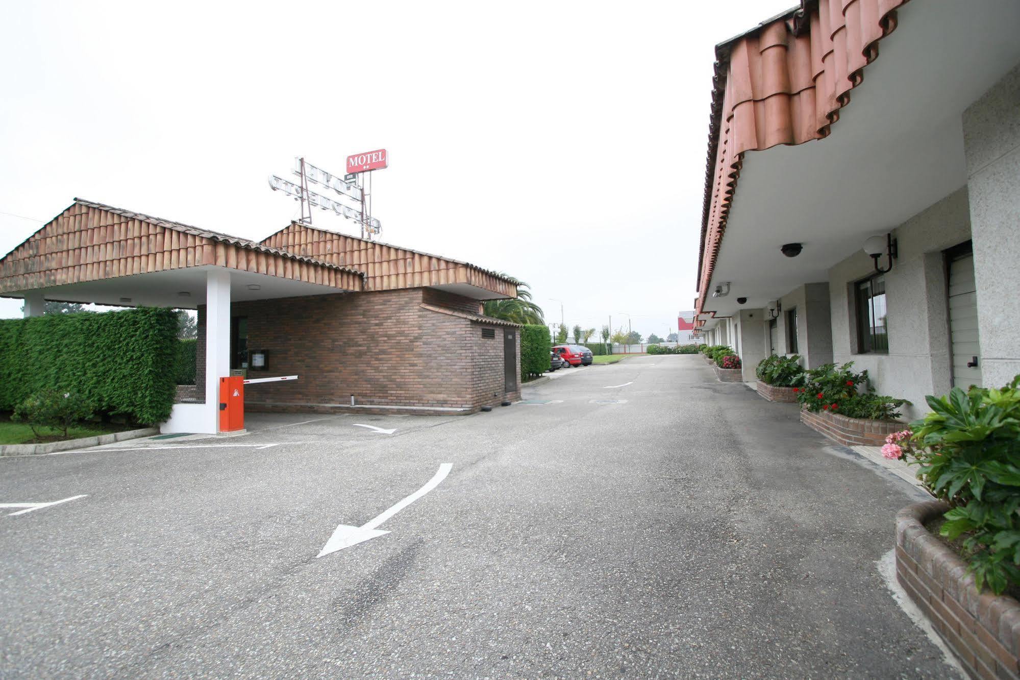 Motel Aeropuerto Vigo Bagian luar foto