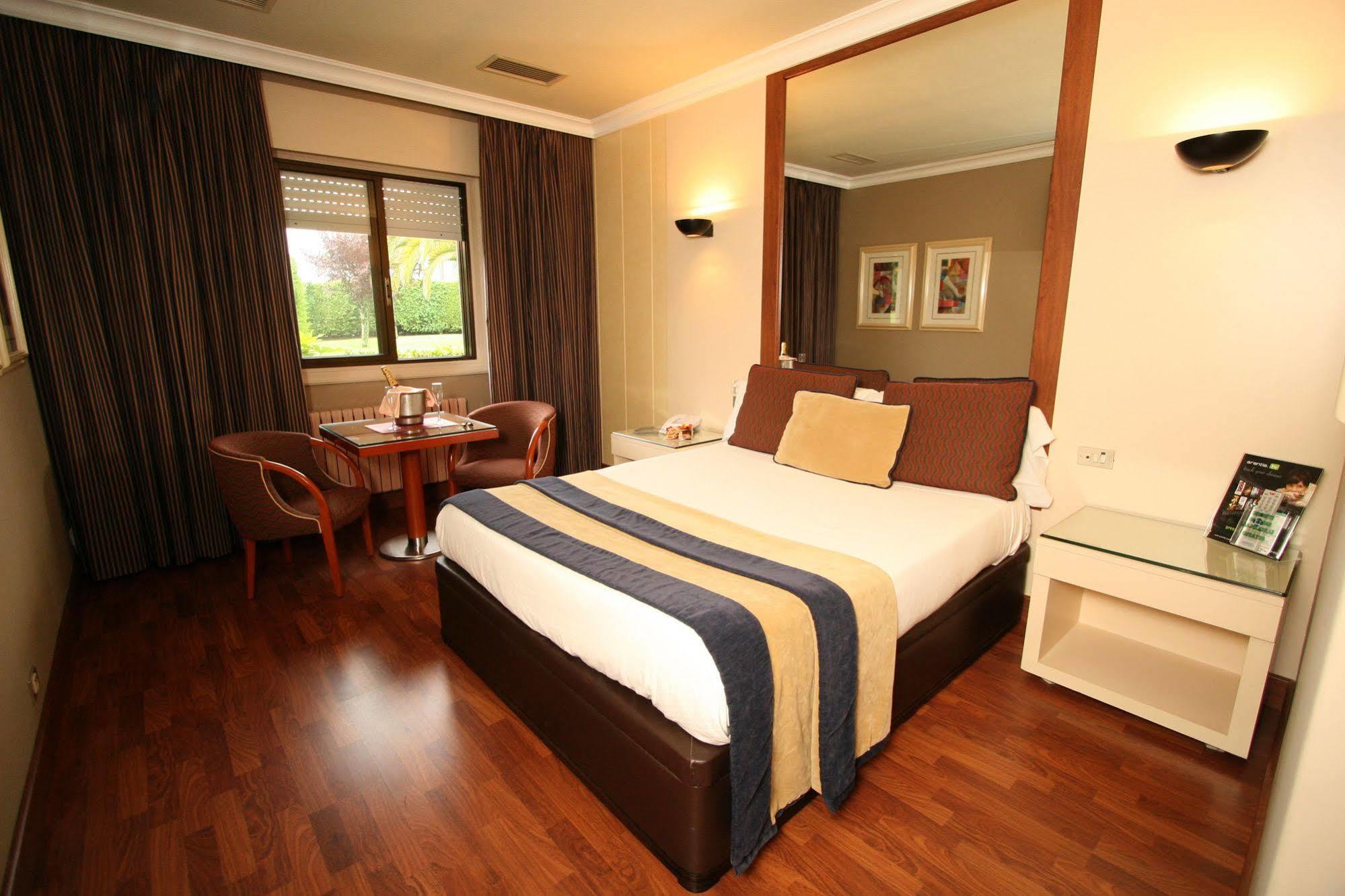 Motel Aeropuerto Vigo Bagian luar foto