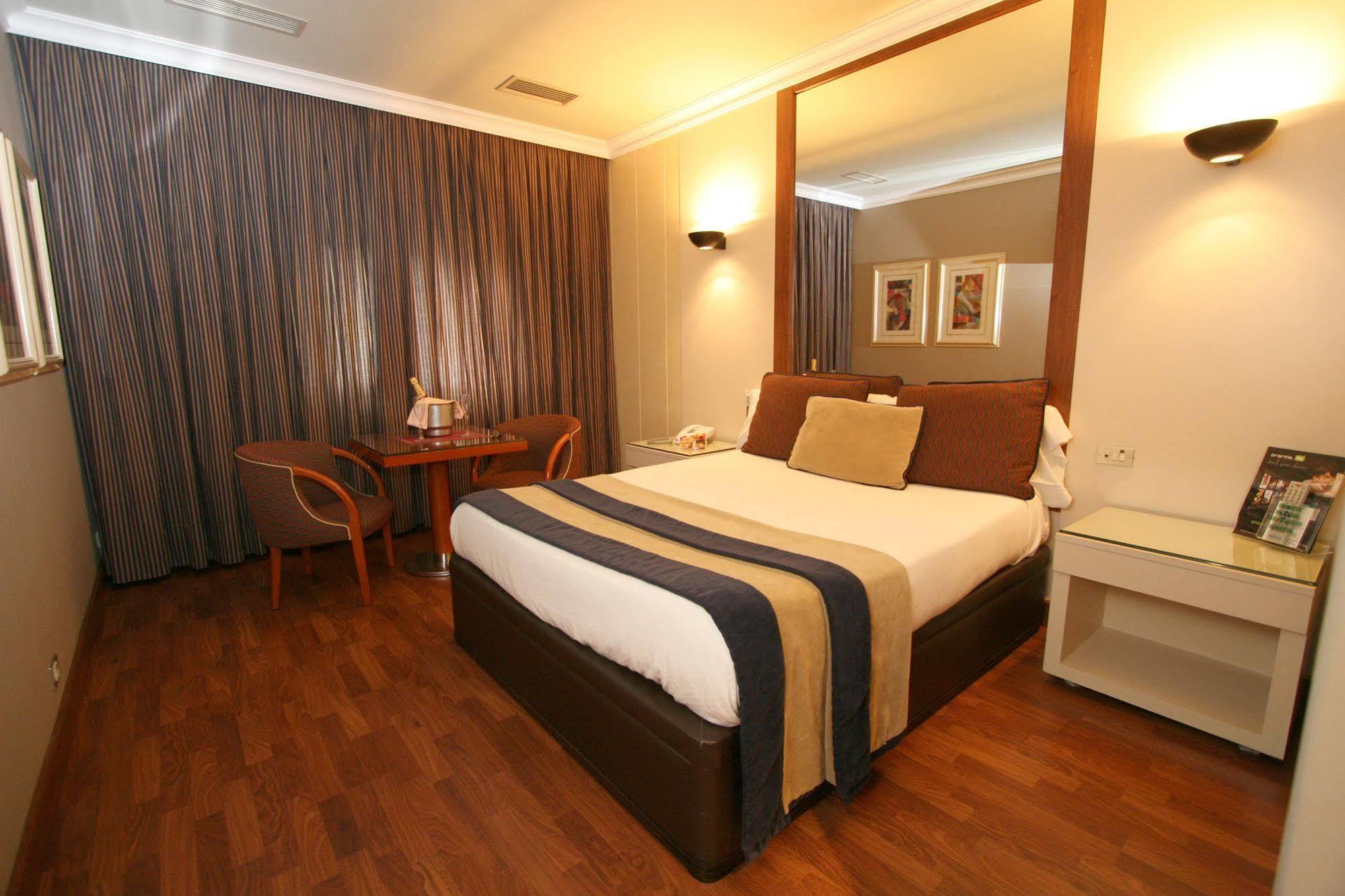 Motel Aeropuerto Vigo Bagian luar foto